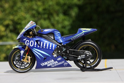 2004_small_yamaha_VR_881652ee5.jpg