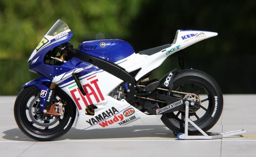 2008_small_yamaha_VR_882359be0.jpg