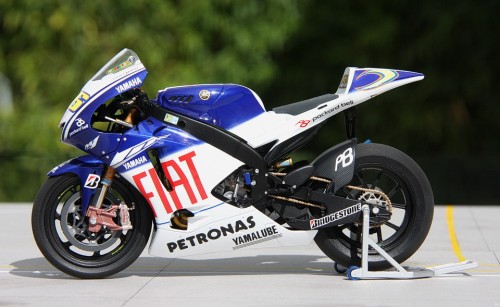 2008_small_yamaha_VR_8825f996b.jpg