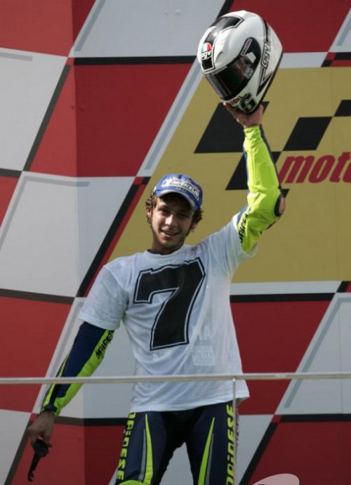 2005_Rossi_motogp-malaysian-gp-2005-podium-2005-world-champion-valentino-ross_malaysiai3cb9a.jpg