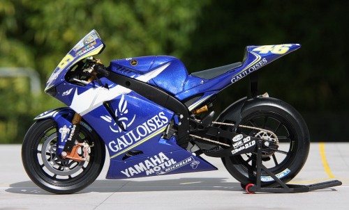 2005_small_yamaha_VR_88171d613.jpg