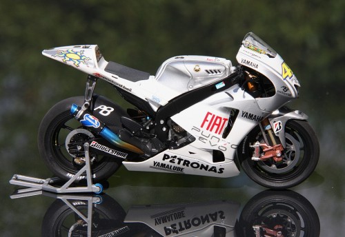 2009_small_yamaha_VR_87531ee19.jpg