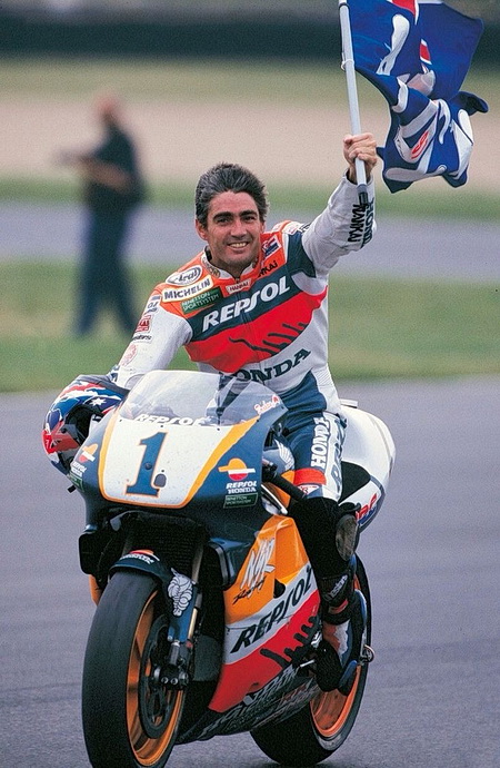 1997_Doohan_74500c8fa48b2be1635937891c1450ee8--champions-australia647de.jpg