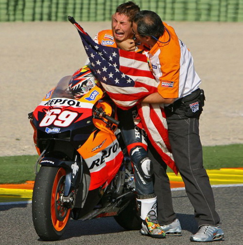 2006_14_nicky_hayden_valencia_2006.gallery_full_top_mdb6d020.jpg