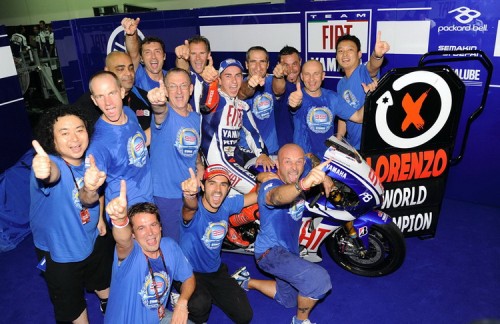2010_lorenzo_Jorge-Lorenzo-and-Teamb84af9.jpg