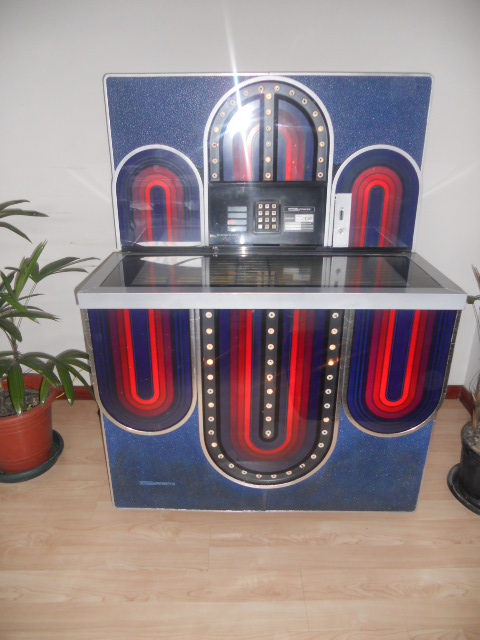 CENTRALAMERICAGAMIFICATION1977SEEBURGJUKEBOXMODELSTD4MARDIGRAS7fba6.jpg