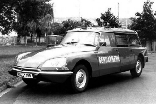 citroen_ds_21_break_gendarmerie-615x410b54a6.jpg