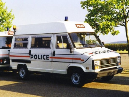 peugeot_j5_police_1-547x4103b1bf.jpg