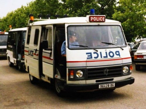 peugeot_j9_police-547x41011480.jpg