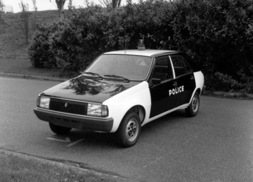 renault_14_police-570x4109c4f7.jpg