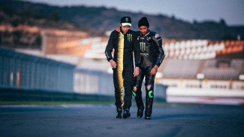 lewis-hamilton-and-valentino-rossi-swapa60cc.jpg