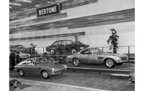 01962-11-01_Torino_salon_Bertone_standda16d.jpg