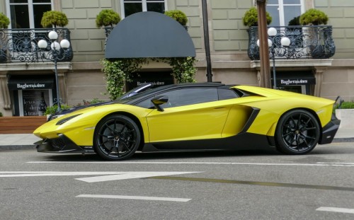 lambo-22f9e3.jpg